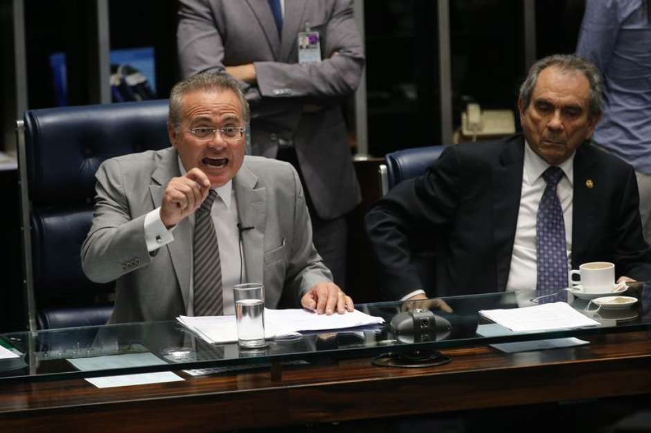Brasília - Presidente do Senado, Renan Calheiros, mantém o trâmite normal do processo de impeachment da presidenta Dilma no Senado (Fabio Rodrigues Pozzebom/Agência Brasil)