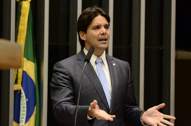 Felipe Maia discursa 01